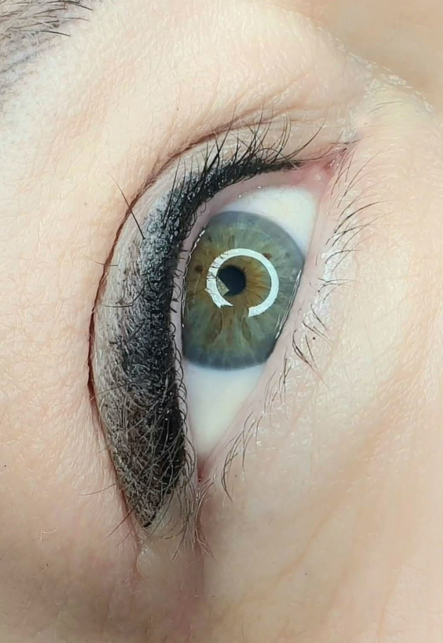 Maquillage permanent d’yeux bleus