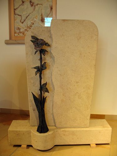 Grabmal Ausstellung mit Blume