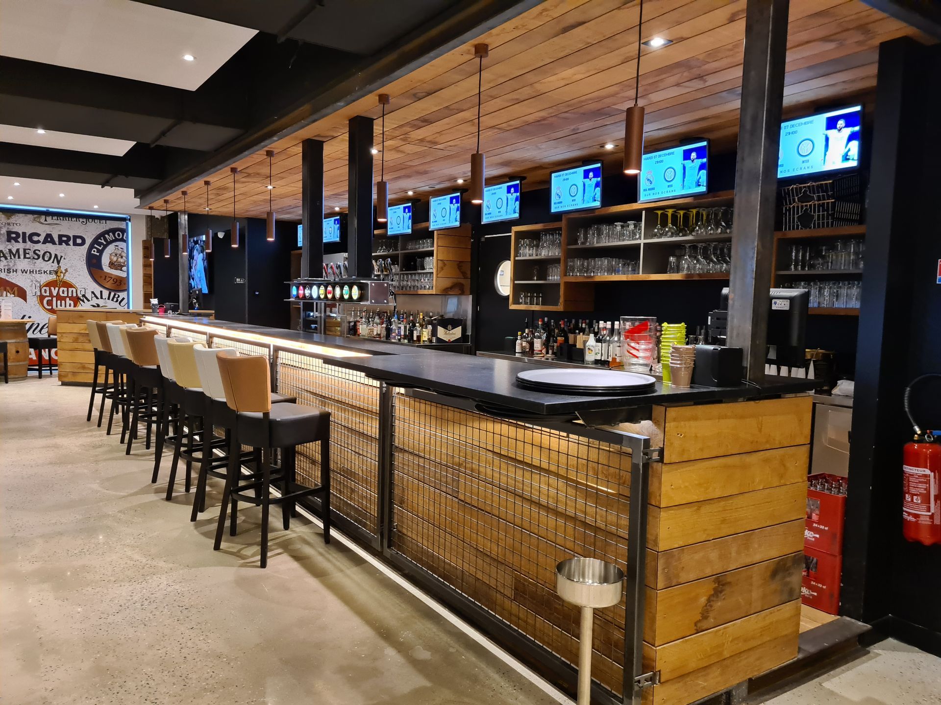 Création de bar en bois plein