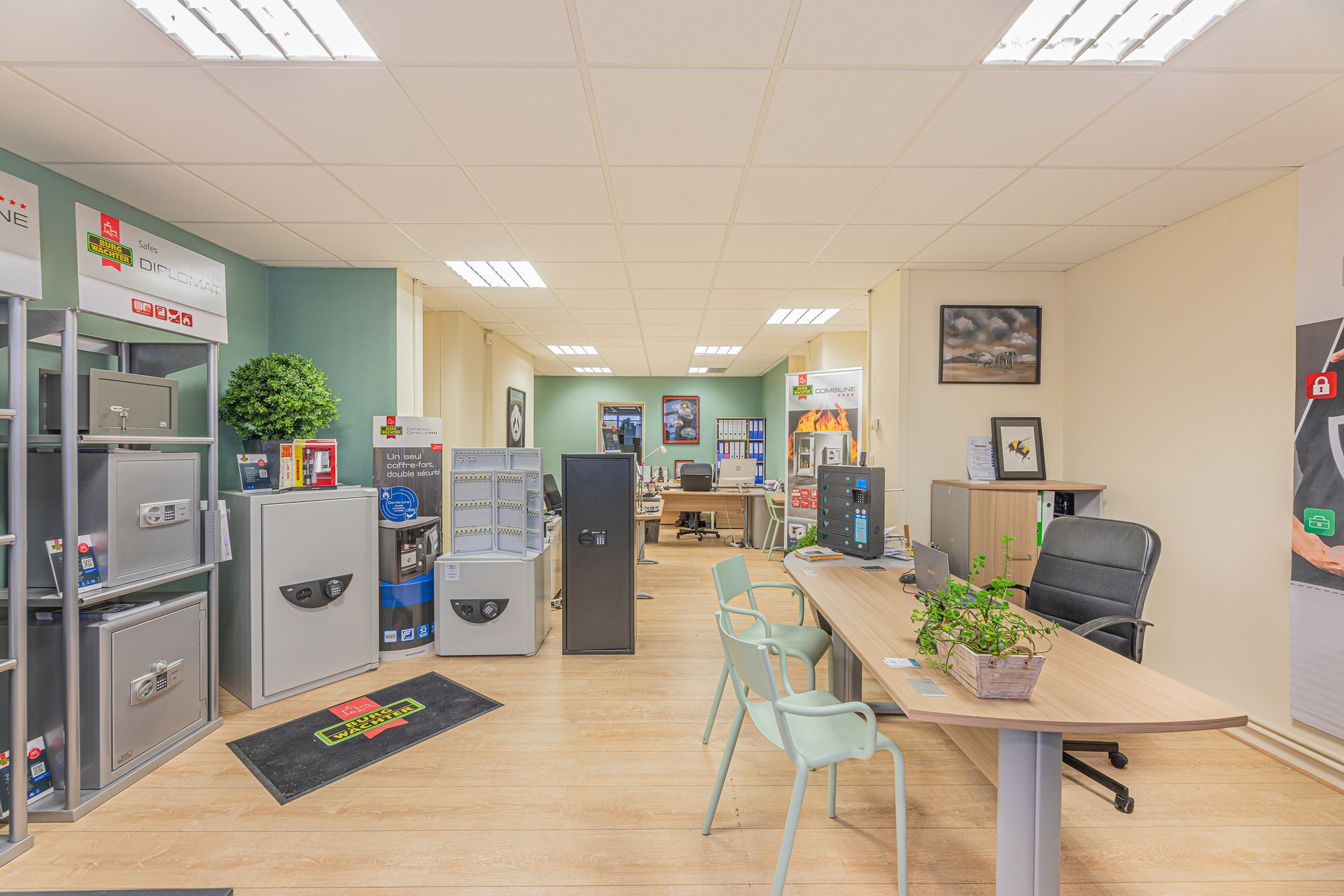 Le magasin de Coffres and Co à l'intérieur