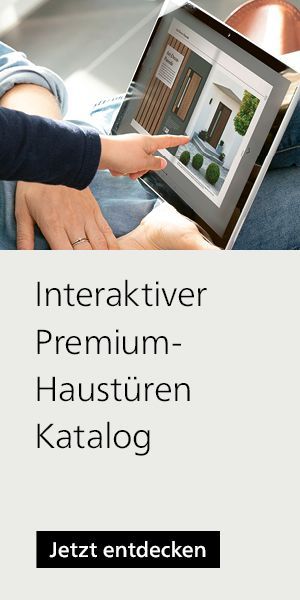 Ein interaktiver Premium-Hausturen-Katalog wird auf einem Tablet angezeigt