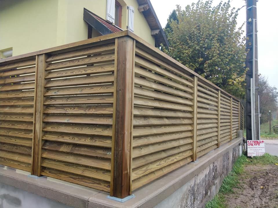 Une clôture en bois