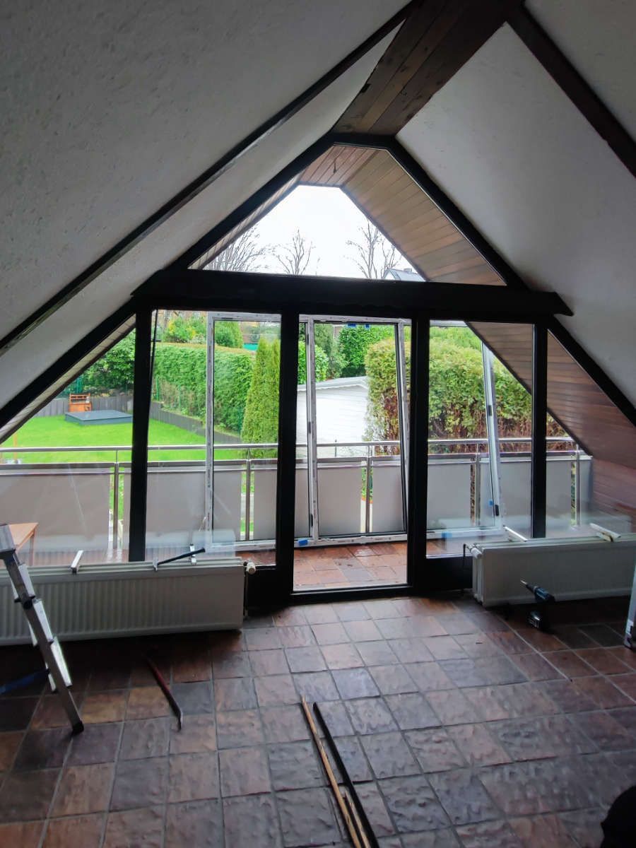 Austausch der Fensterfront im Dachgeschoss