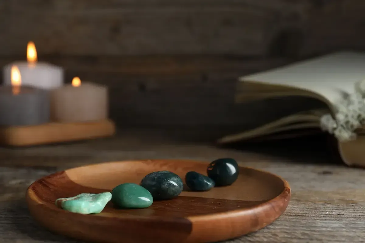 Gemas preparadas para sesi&oacute;n de gemoterapia.