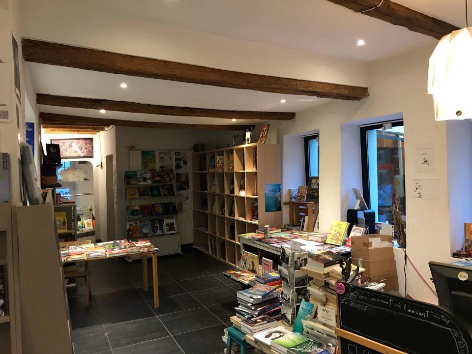 librairie de livres d'occasion et neufs