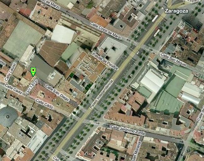 Una vista aérea de una ciudad con Zaragoza en la esquina superior derecha.