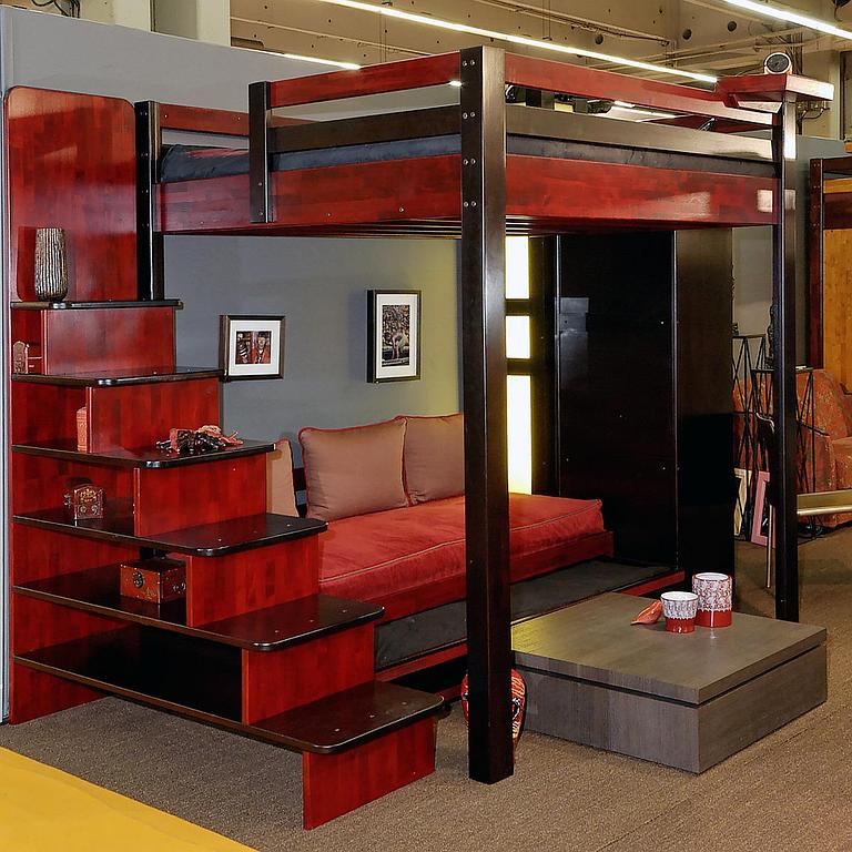 Lit mezzanine avec tiroirs intégrés dans l'escalier