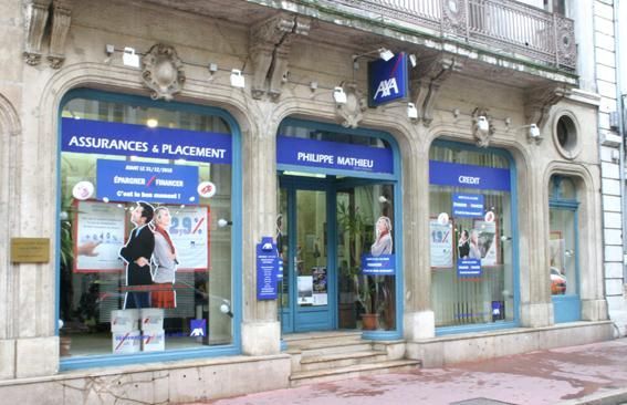 Entrée de l'agence Axa vue de gauche