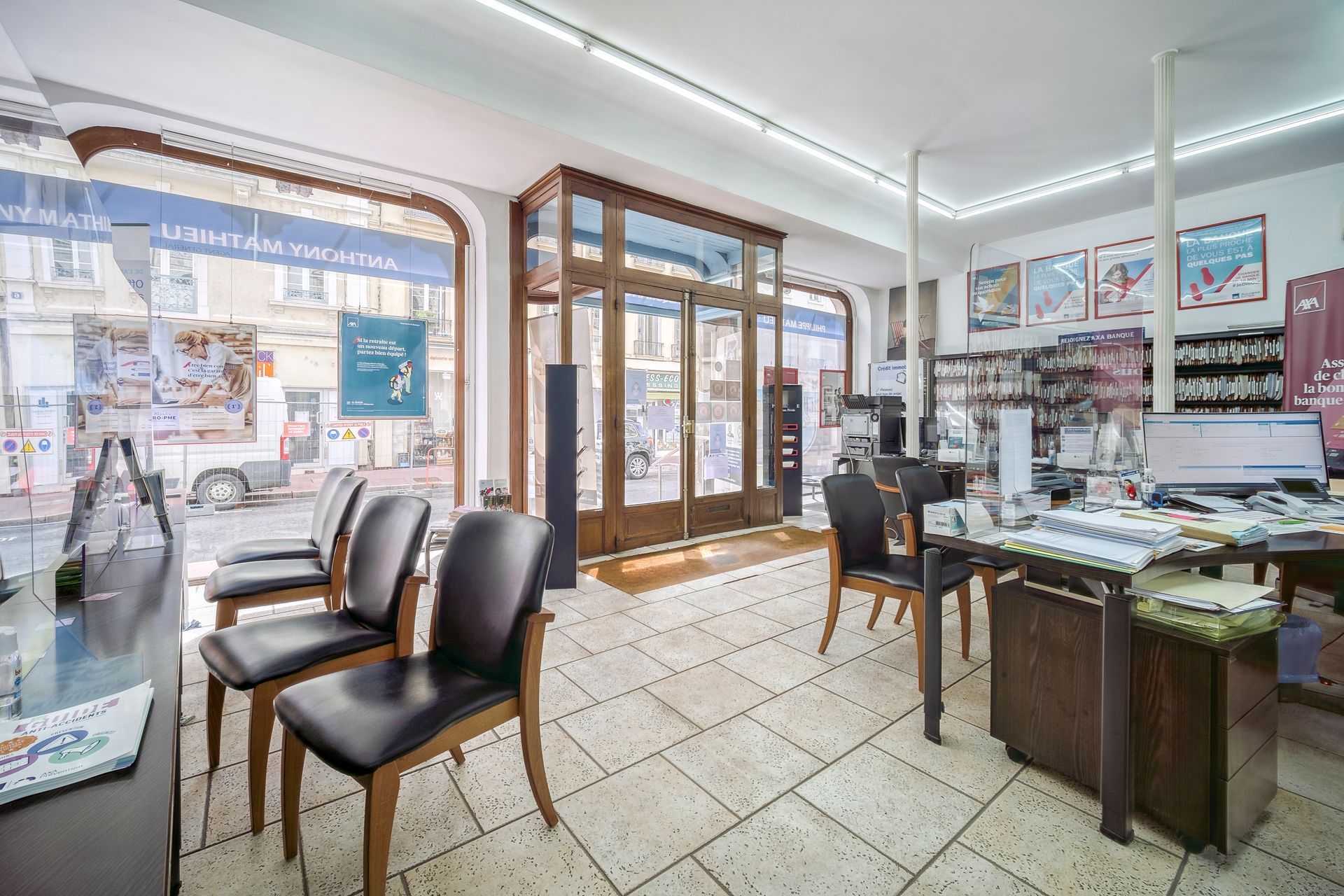 Vue intérieure de l'entrée de l'agence