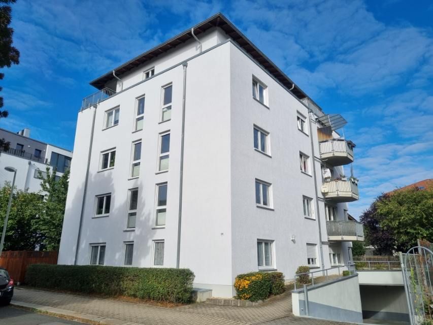 Bild grosses Gebäude von aussen