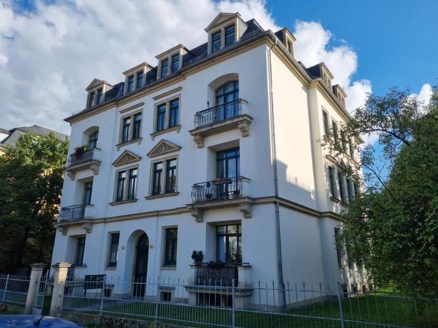 Bild grosses Gebäude von aussen