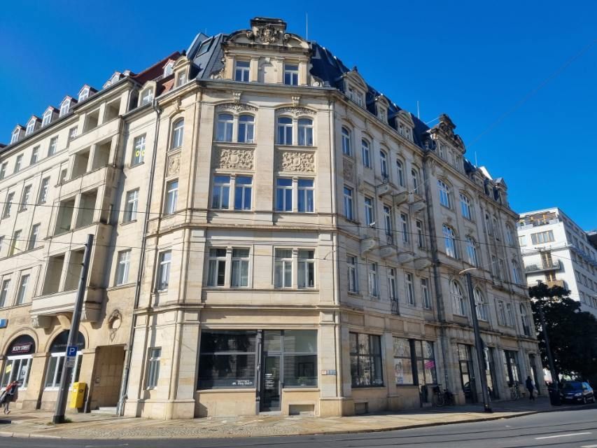 Bild grosses Gebäude von aussen