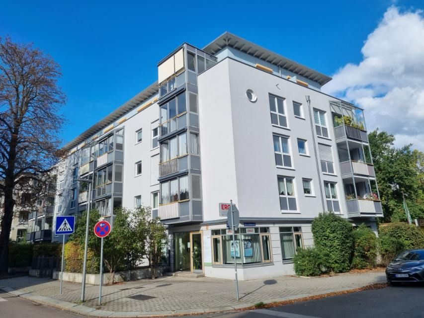 Bild grosses Gebäude von aussen