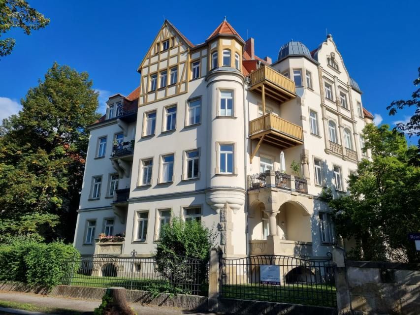 Bild grosses Gebäude von aussen