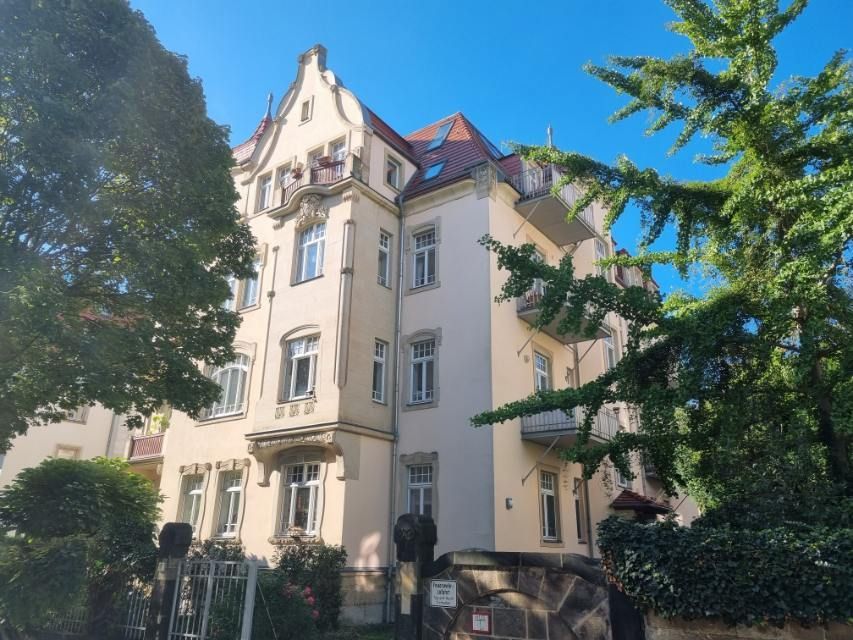 Bild grosses Gebäude von aussen