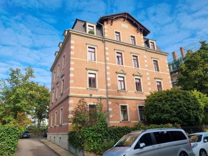 Bild grosses Gebäude von aussen