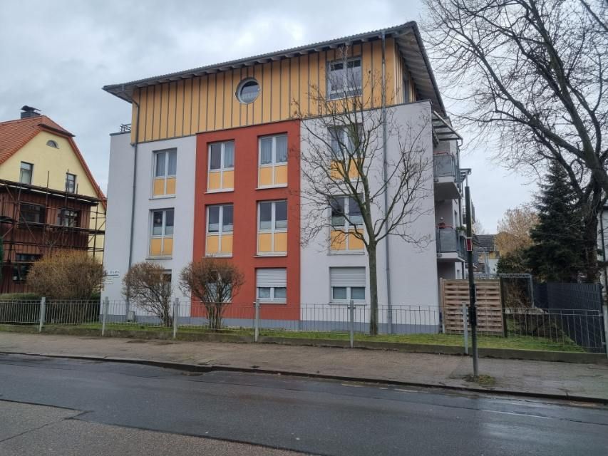 Bild grosses Gebäude von aussen