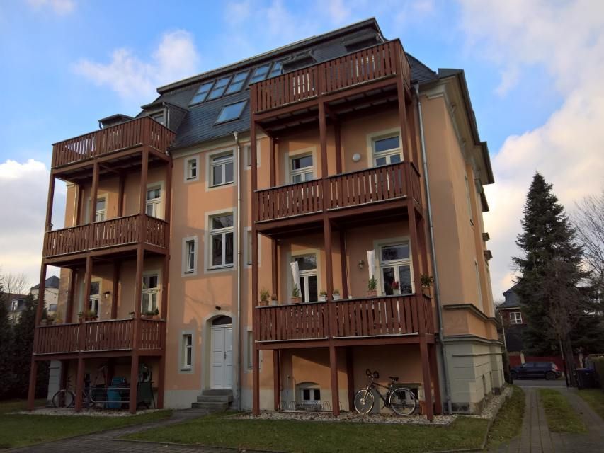 Bild grosses Gebäude von aussen