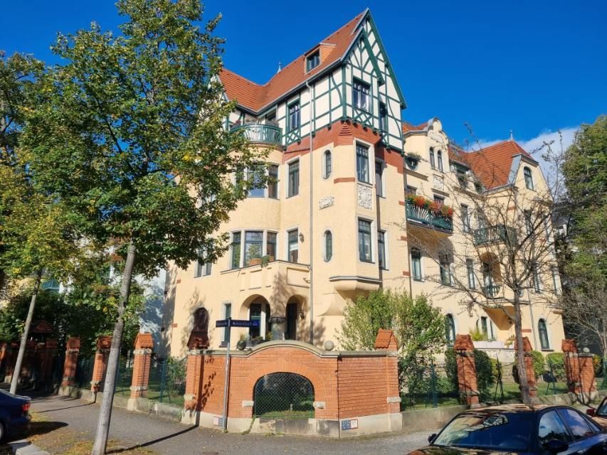 Bild grosses Gebäude von aussen