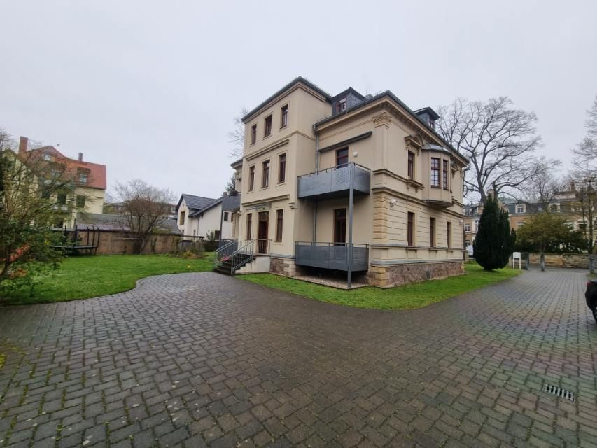 Bild grosses Gebäude von aussen