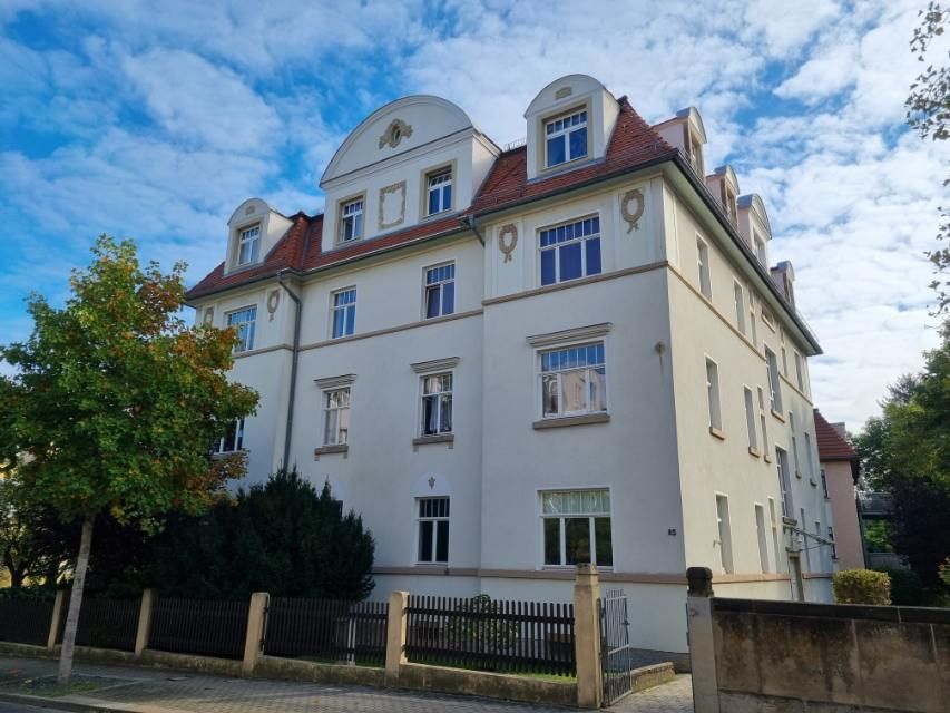 Bild grosses Gebäude von aussen