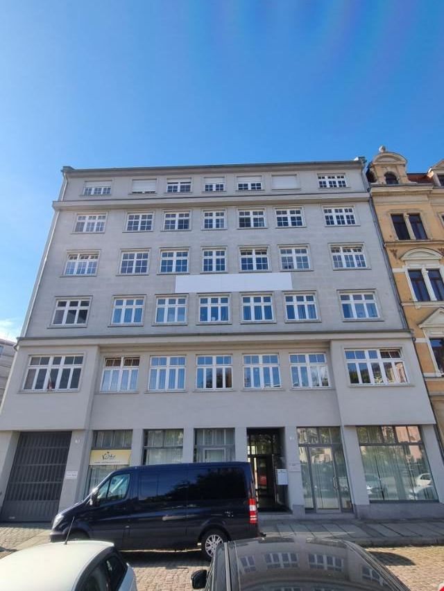 Bild grosses Gebäude von aussen