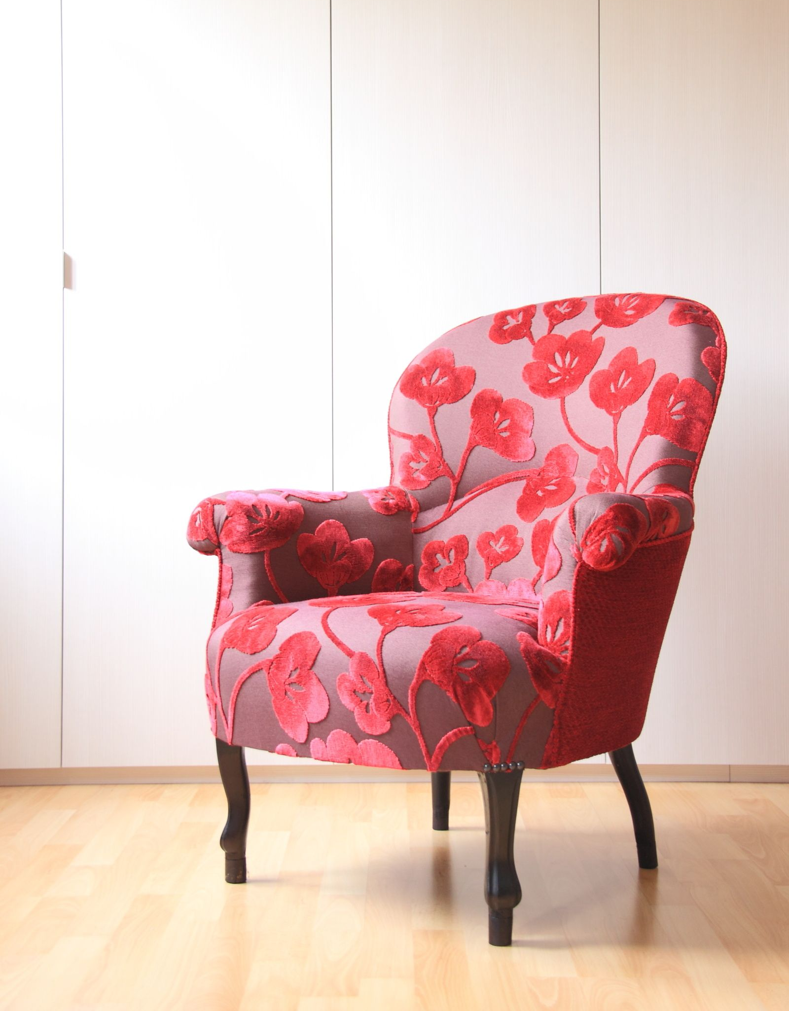 Un fauteuil moderne personnalisé