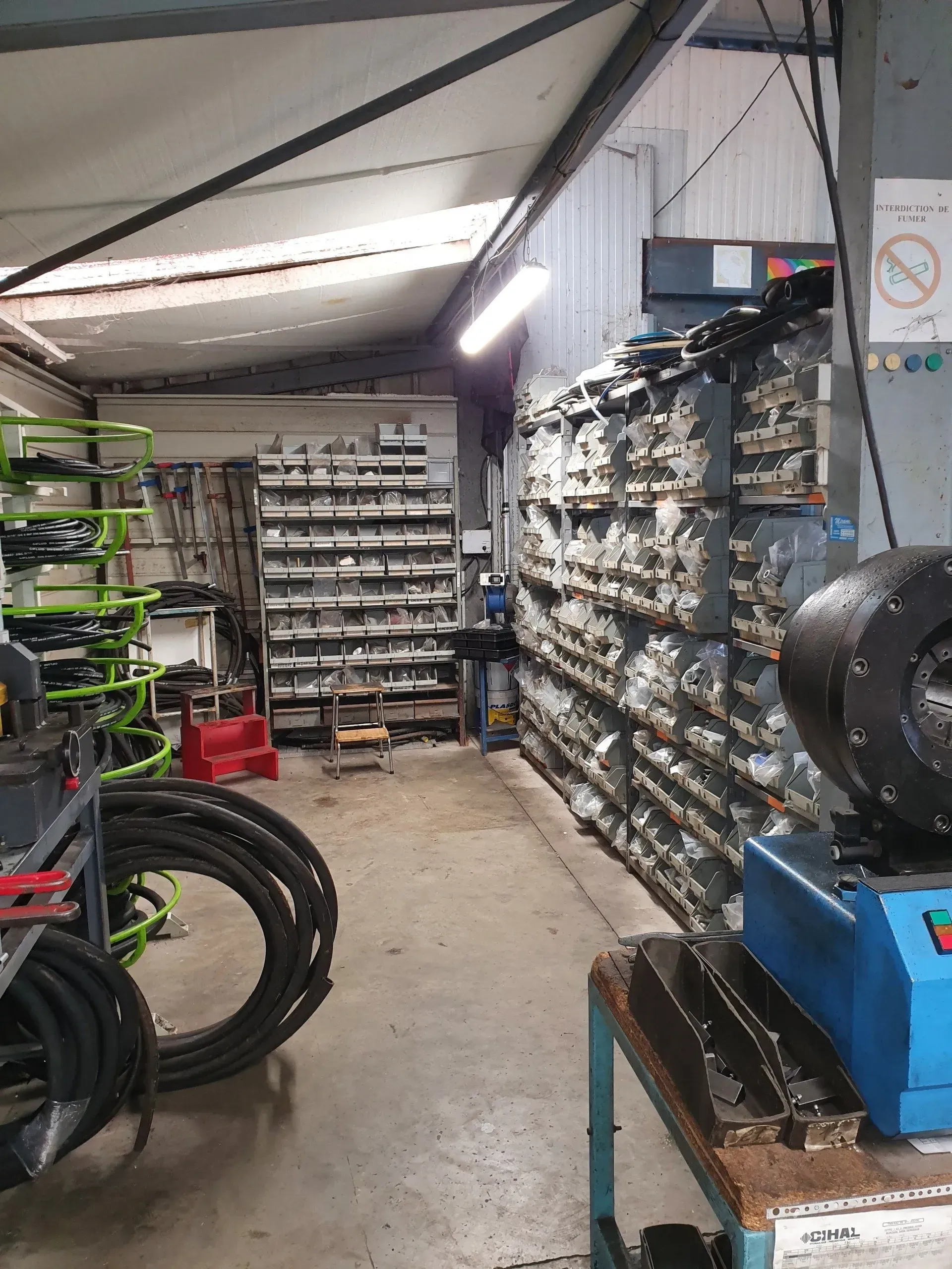 Atelier de réparation de flexibles hydrauliques