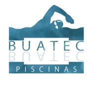 Un logotipo de Buatec Piscinas muestra a un nadador en el agua.