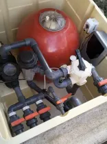 Un filtro de piscina está dentro de una caja.