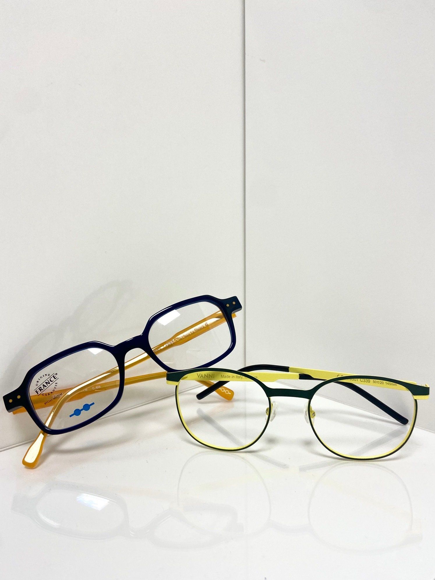 2 paires de lunettes de vue