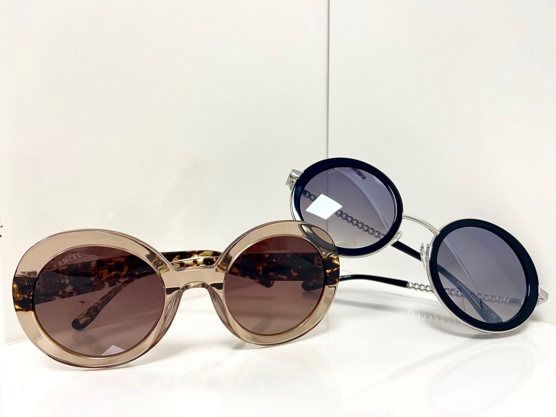 2 paires de lunettes de soleil Lancel