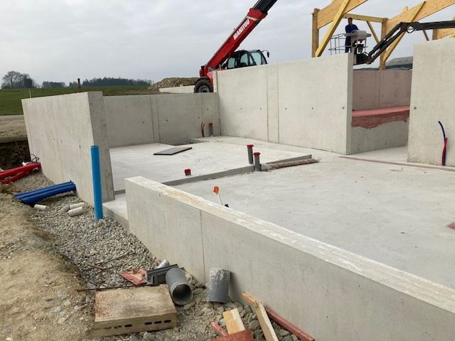 Murs et sols en béton en construction