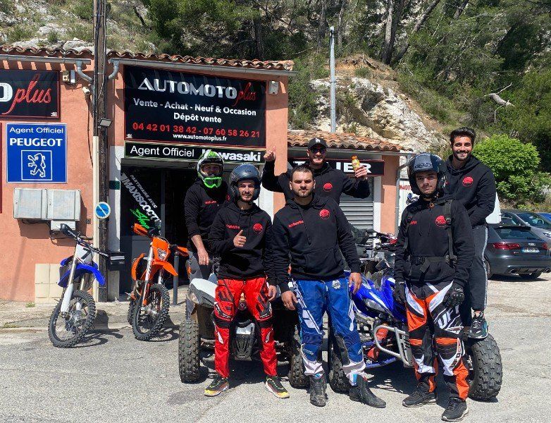 Photo de groupe devant l'atelier