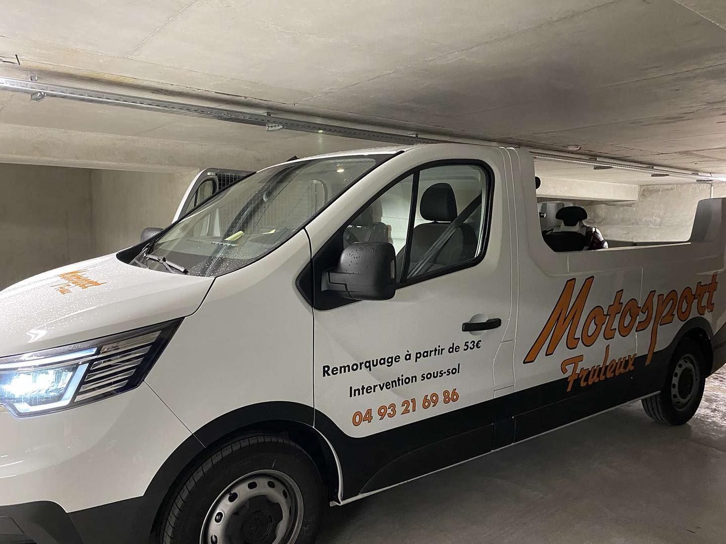 Fourgon transformé en pick-up