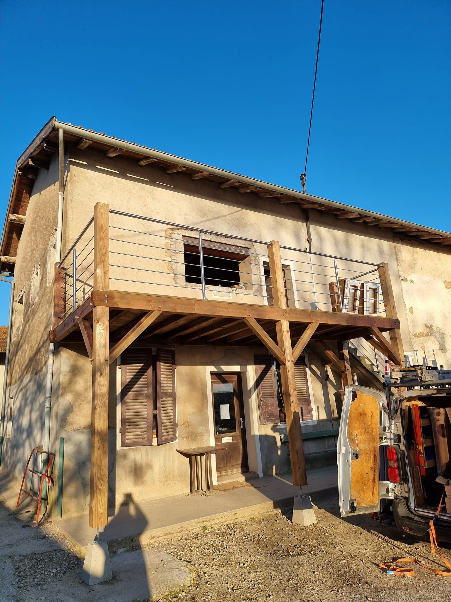 Terrasse en bois avec garde-corps