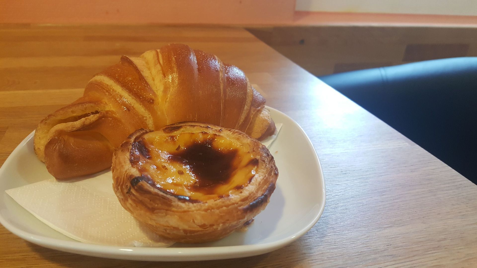 Croissant portugais et pastel de nata - Bessa