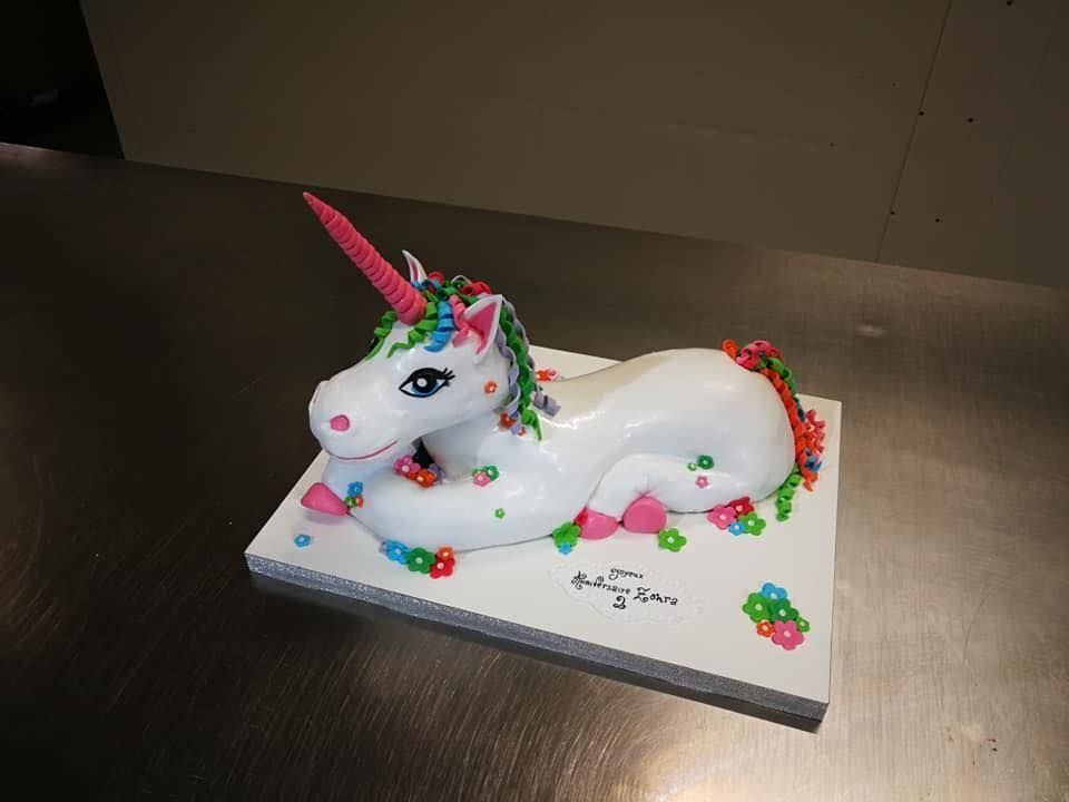 Gâteau d'anniversaire décoré enfant - Bessa