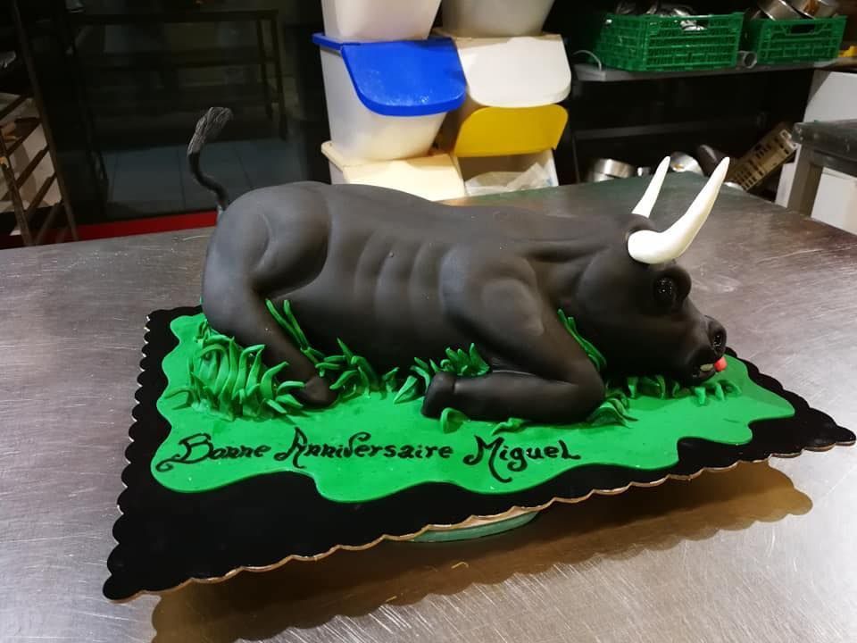 Gâteau d'anniversaire décoré enfant - Bessa