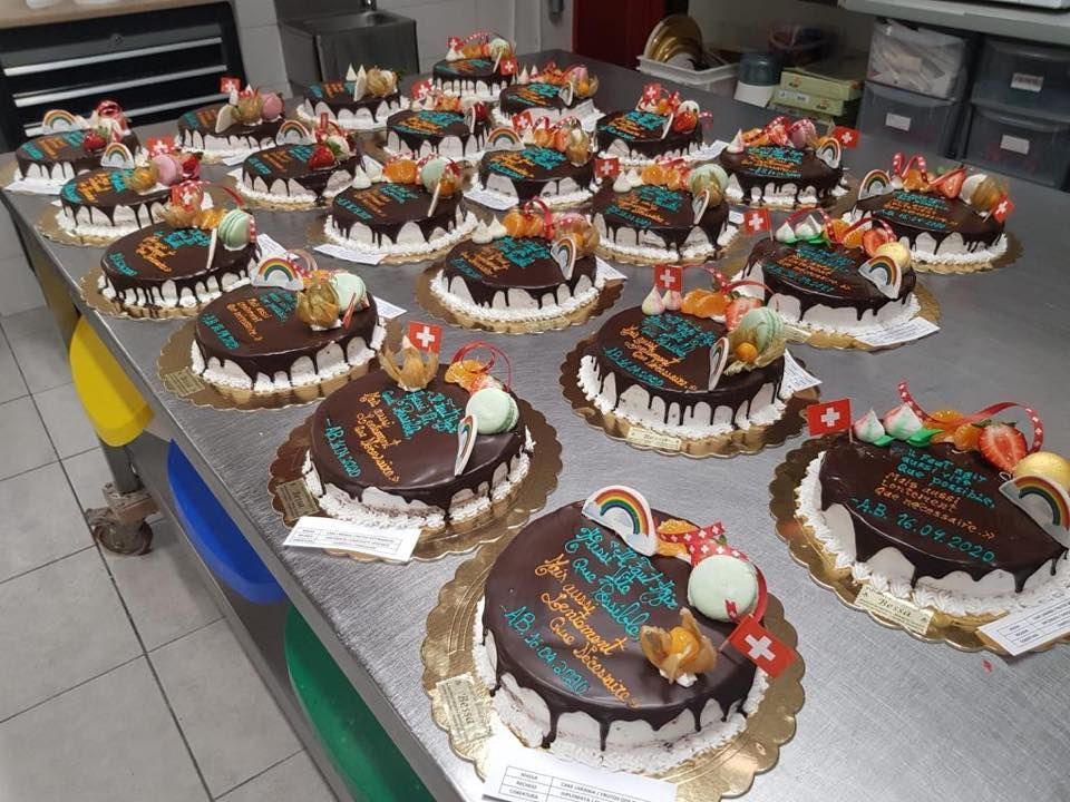 Gâteau d'anniversaire décoré enfant - Bessa