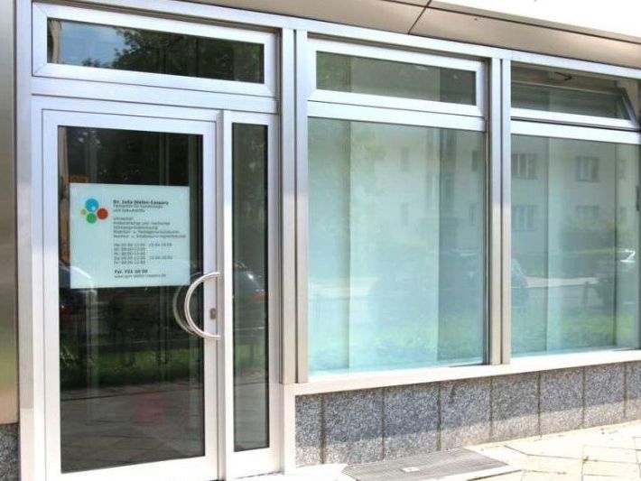 Eingangstür der Praxis