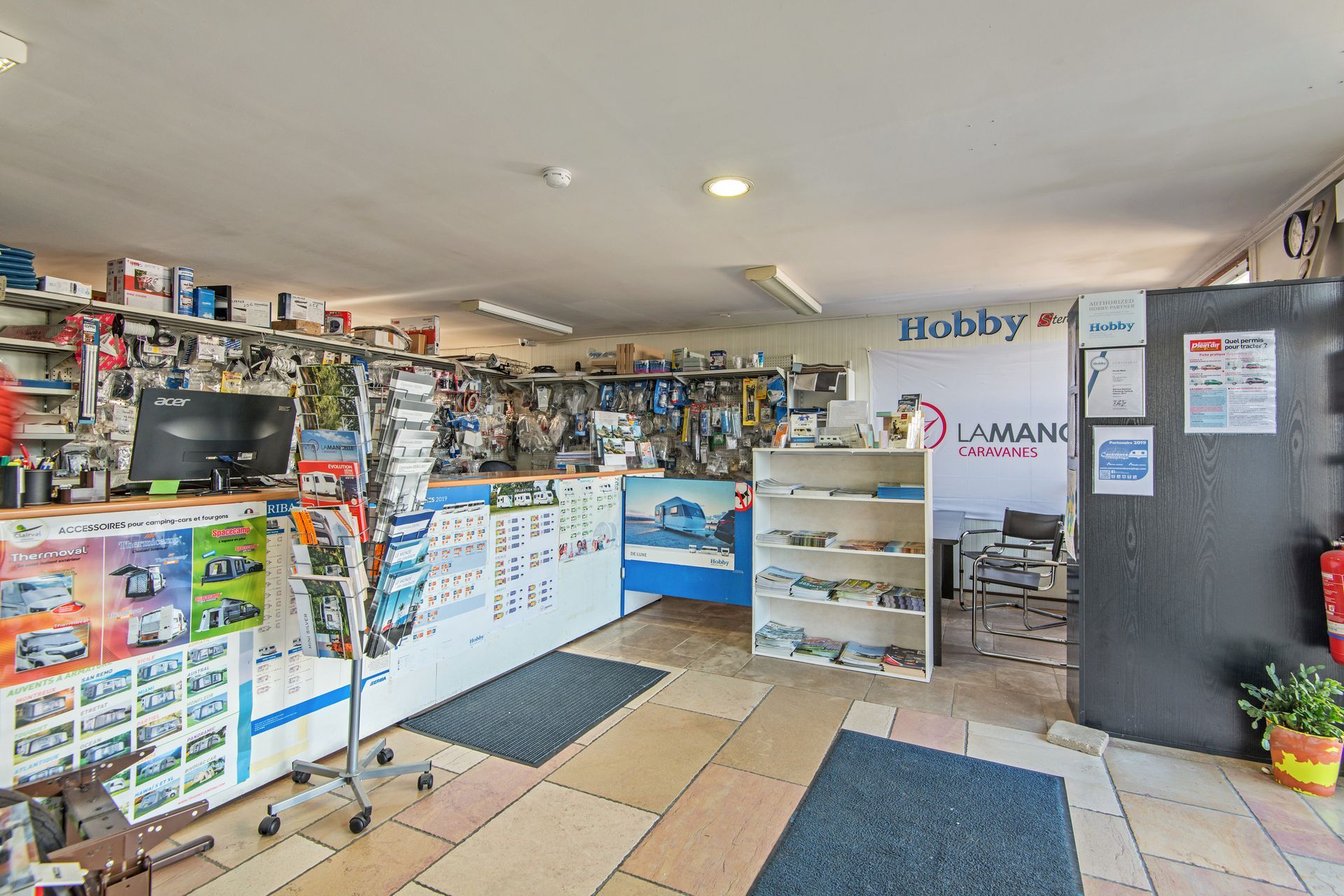 Intérieur du magasin de A.C.L 78
