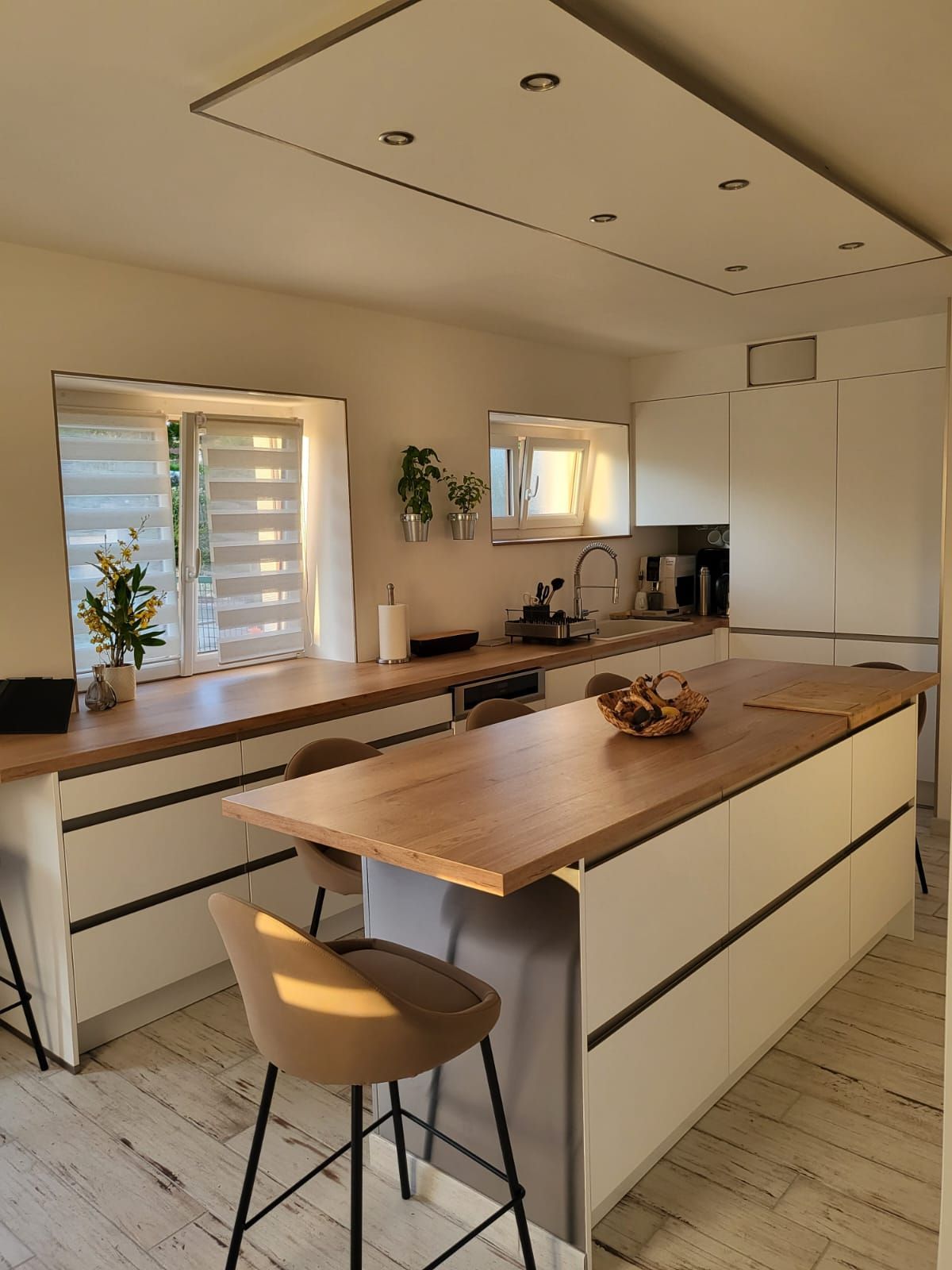 Cuisine blanche et bois