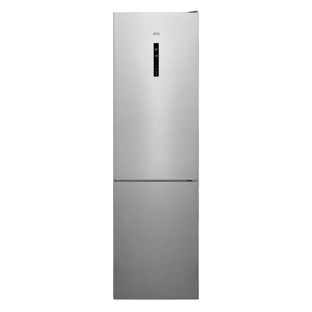 Un frigorífico-congelador de acero inoxidable sobre un fondo blanco.