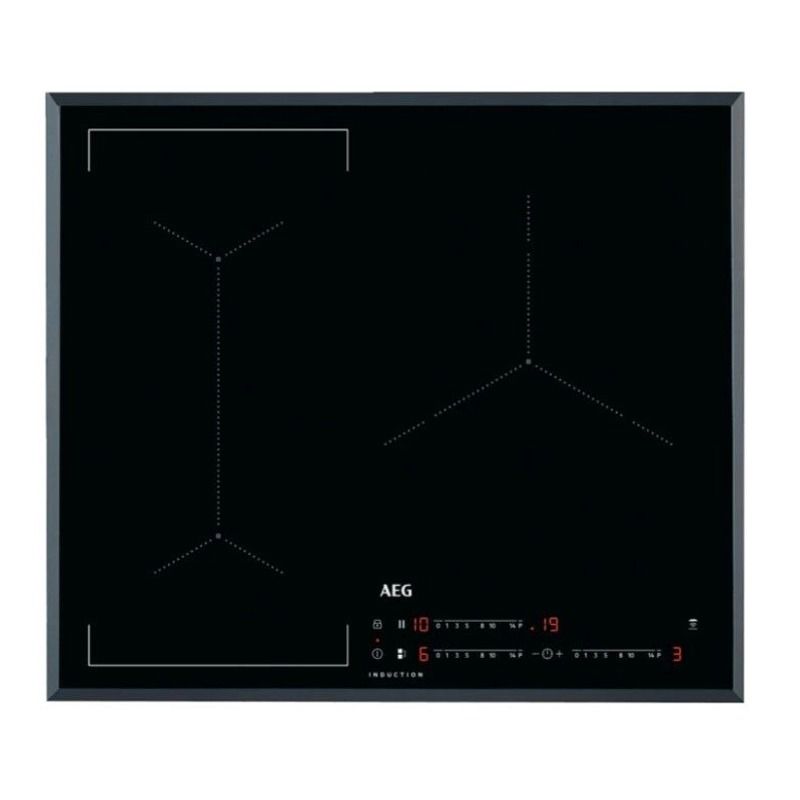 Una placa de inducción AEG negra con fondo blanco.