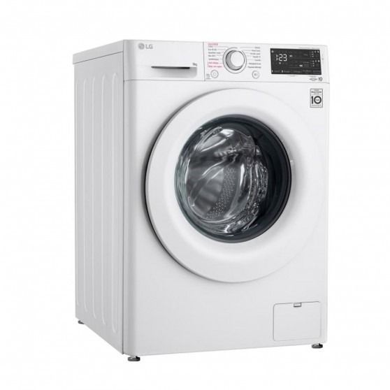 Una lavadora blanca está colocada sobre una superficie blanca.