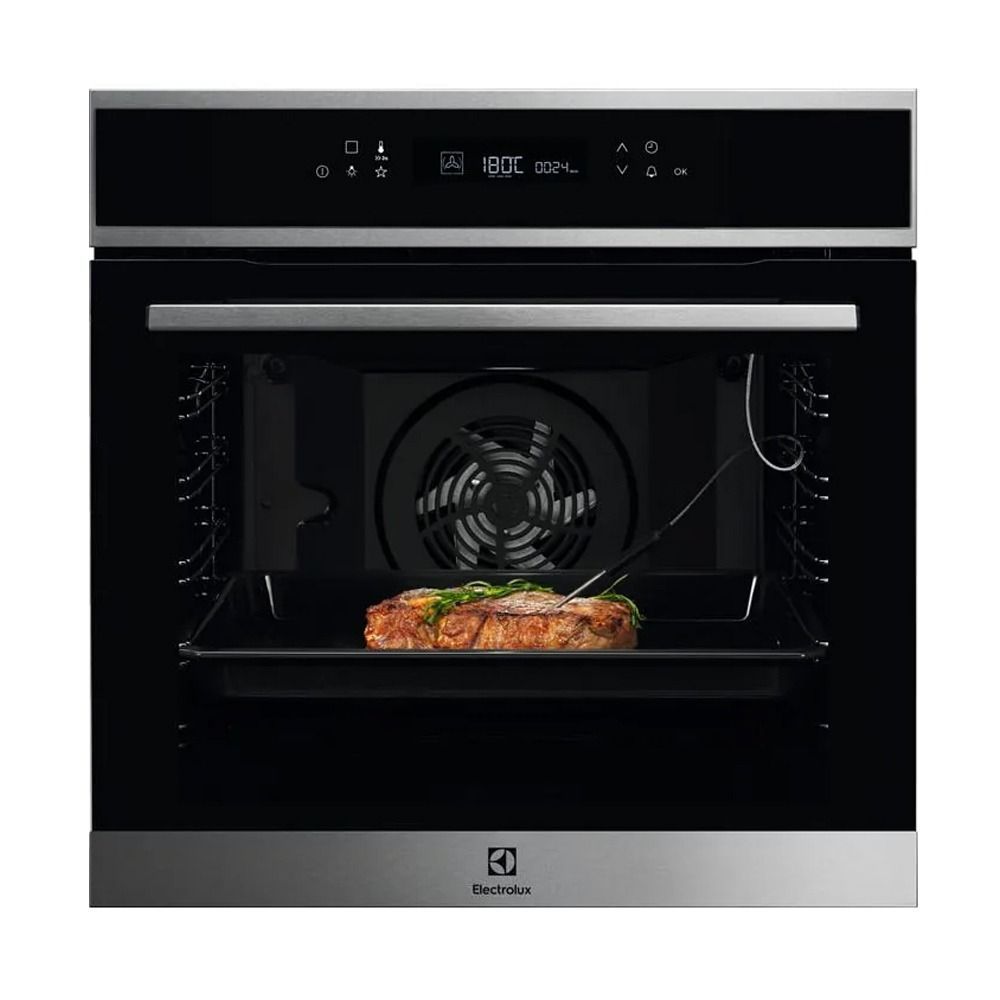 Un horno de acero inoxidable con un trozo de carne dentro.