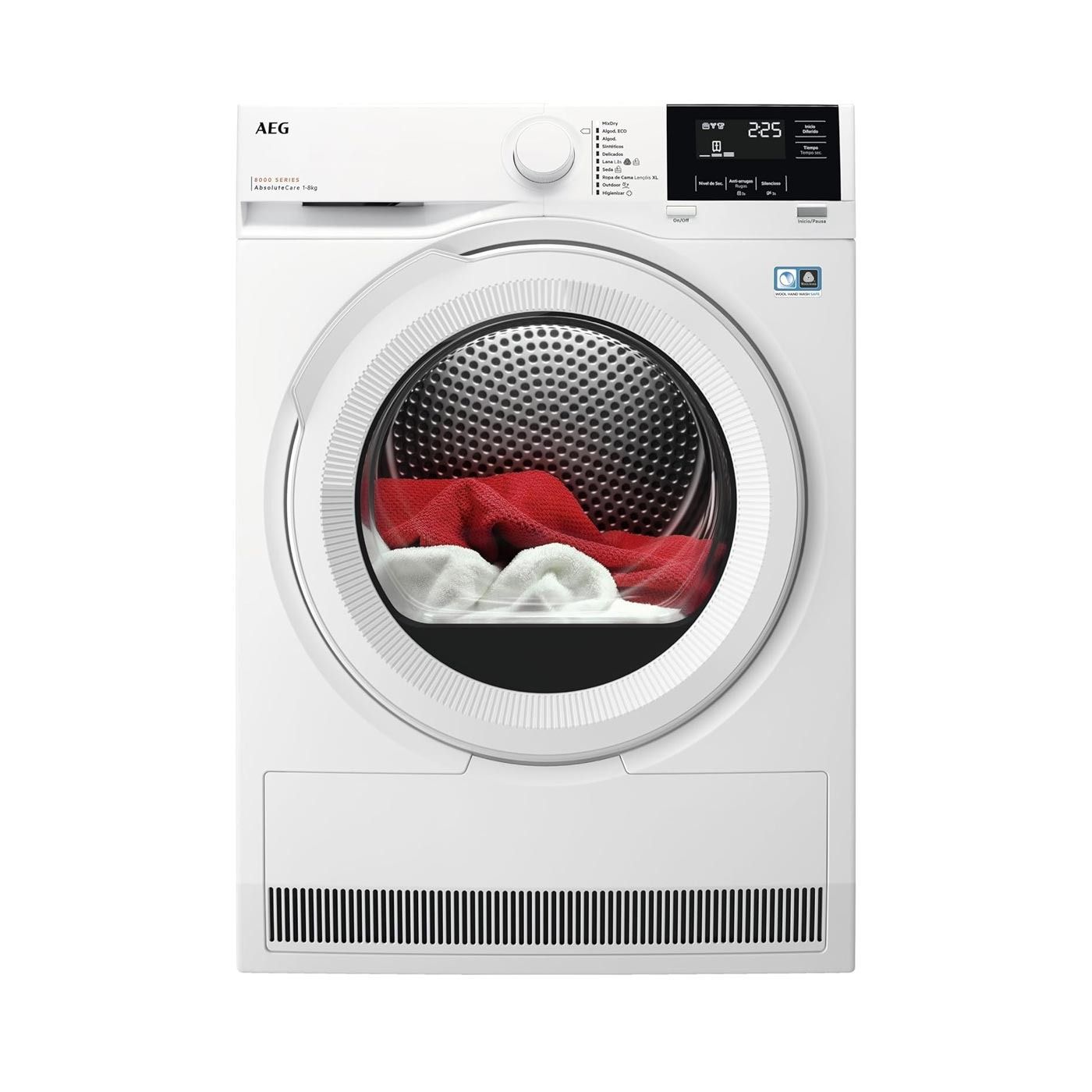 Una secadora blanca con ropa dentro sobre un fondo blanco.