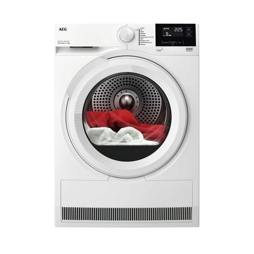 Una secadora blanca con ropa dentro sobre un fondo blanco.