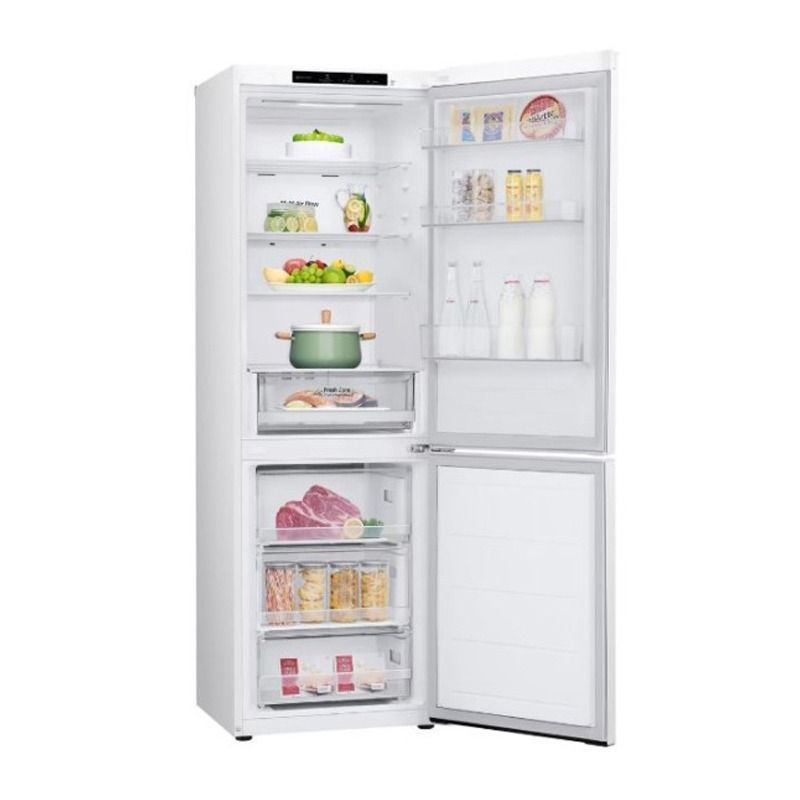 Un refrigerador-congelador blanco está sobre una superficie blanca.